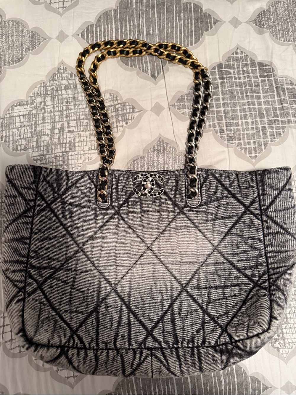 Chanel 19 East/west Denim tote